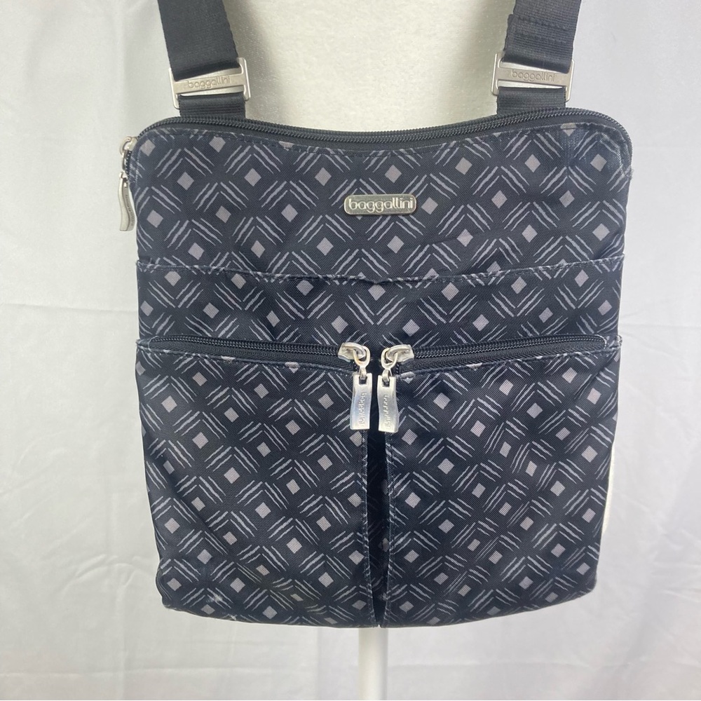 Baggallini Horizon Crossbody Bag 10x10.5 Lightweight Water-Resistant Black GUC